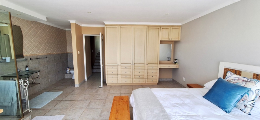 4 Bedroom Property for Sale in Vleesbaai Western Cape